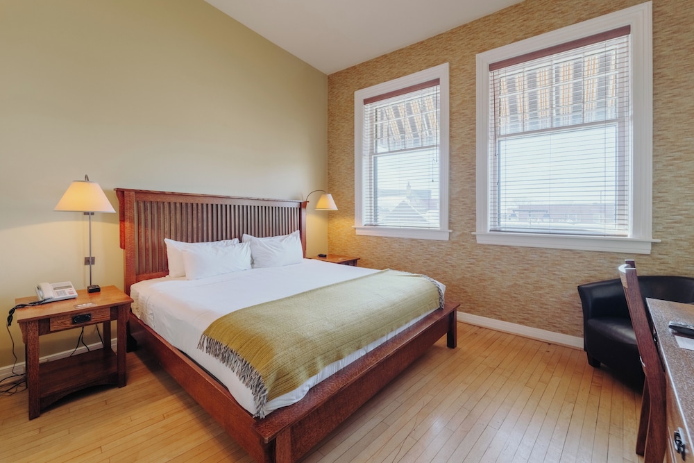 Signature Room, 1 King Bed photo 3