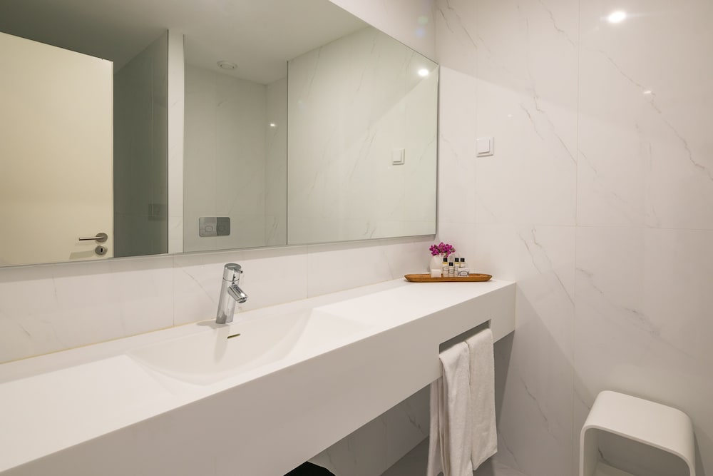 Luxury Suite, Balcony - Photo 2