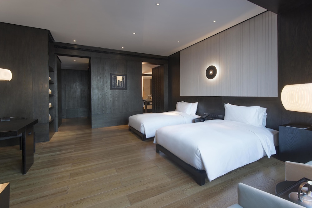 2 Twin Beds High-rise View photo 2