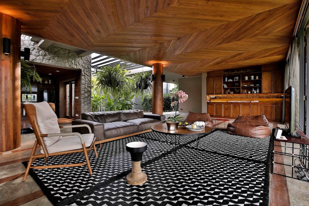 Mystic Villa