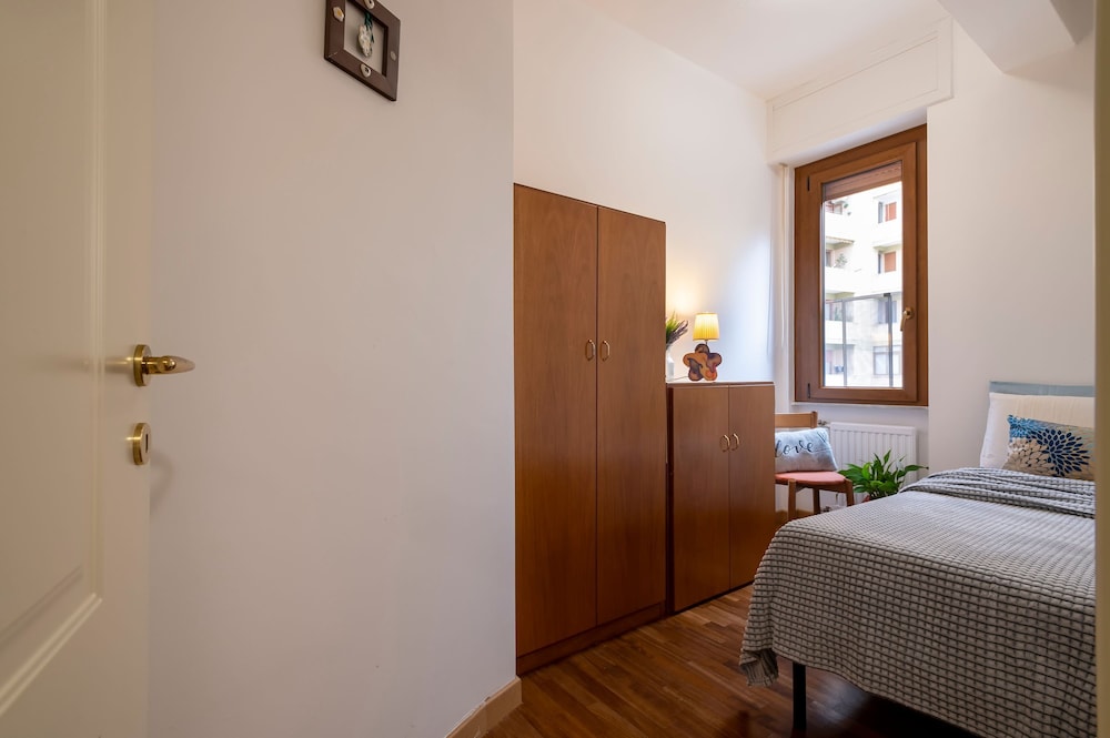 Apartment photo 2