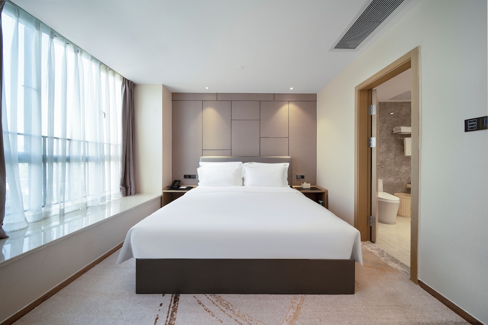 Executive Studio Suite, 1 Queen Bed, Hill View