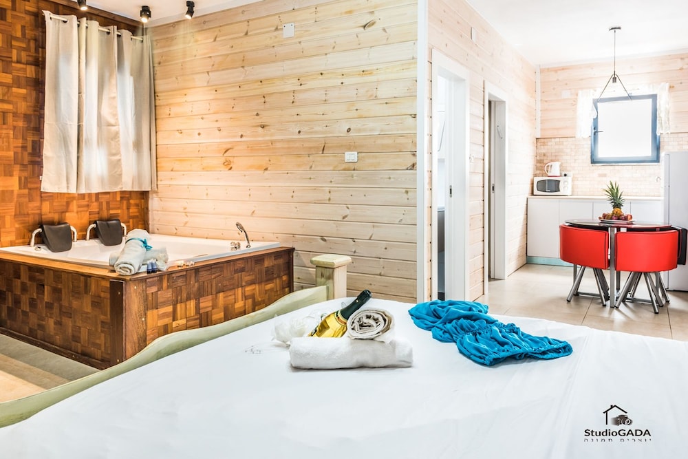 Deluxe Suite, 2 Bedrooms, Jetted Tub photo 1