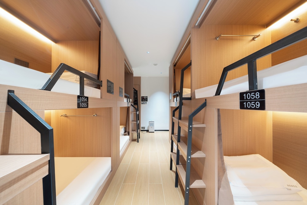 Classic Shared Dormitory, Men only