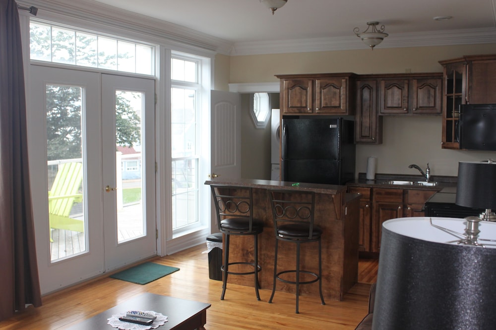 Revere Executive Suites 3 (One Bedroom Suite) photo 3