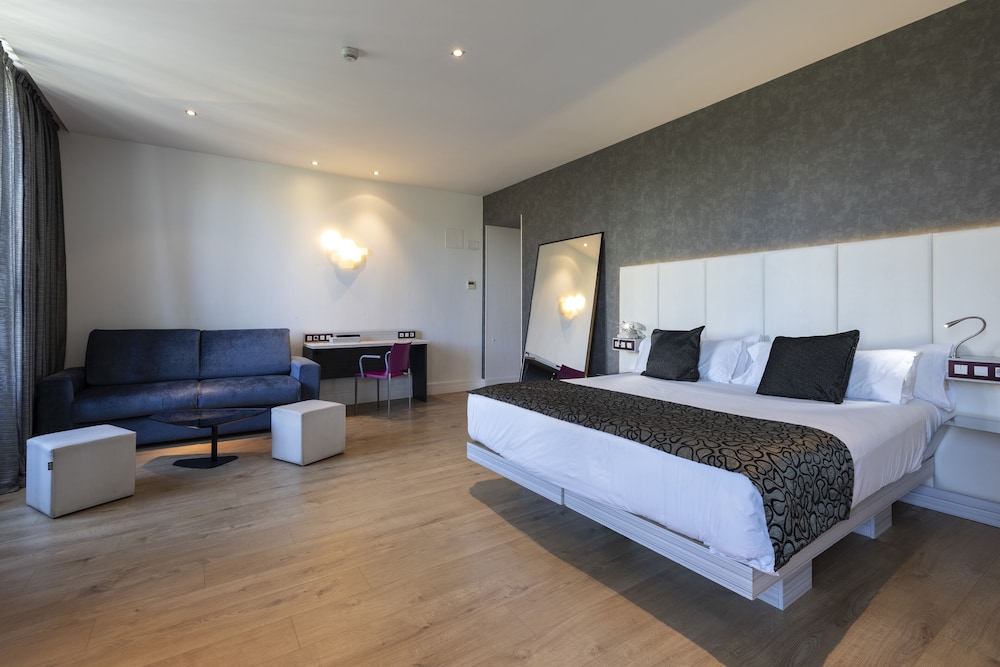 Junior Suite, Balcony, City View