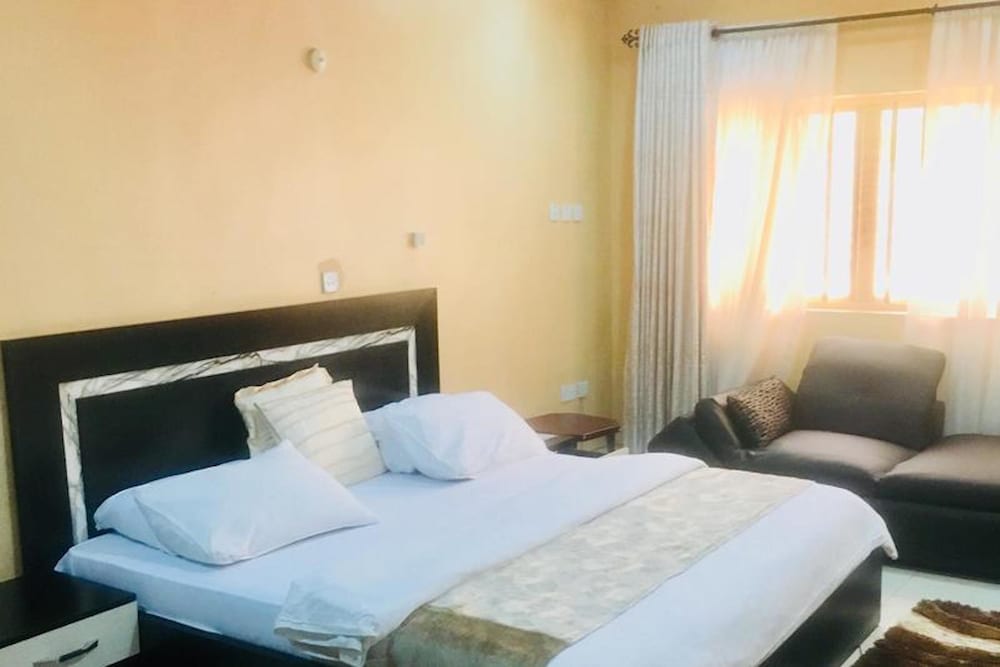 Standard Room, 1 Queen Bed, Non Smoking photo 2