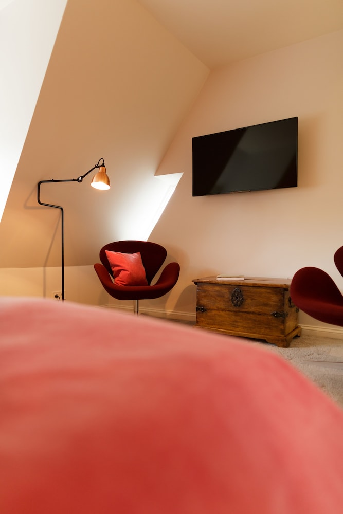 Comfort Single Room, 1 King Bed, Non Smoking, Garden View