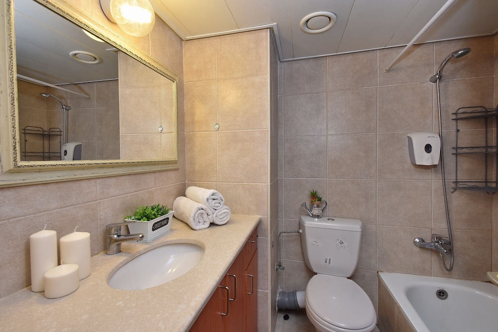 Premium Apartment, 1 Bedroom, Lake View, Lakeside photo 2