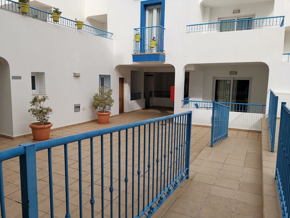 Economy Double Room, Courtyard View - Photo 8