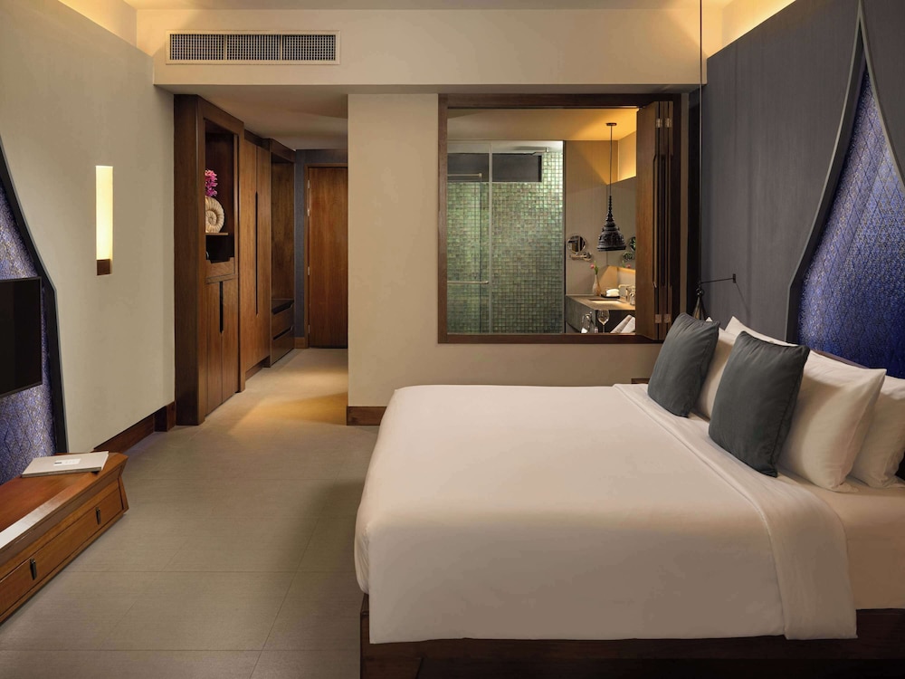 Deluxe Room, Pool View, 1 King Bed & 1 Sofa Bed - Photo 3