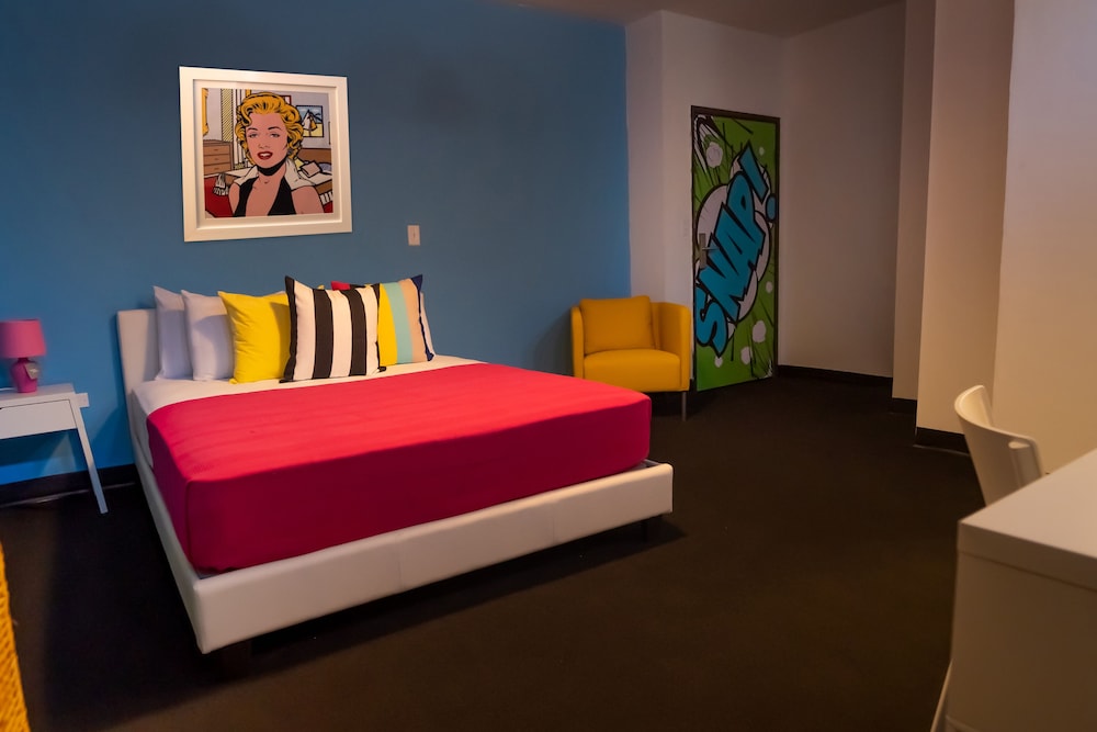 Standard Room, 1 Queen Bed, Non Smoking photo 2