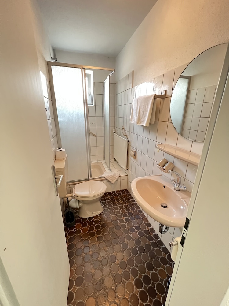 Basic Double Room, Private Bathroom, Garden View photo 3