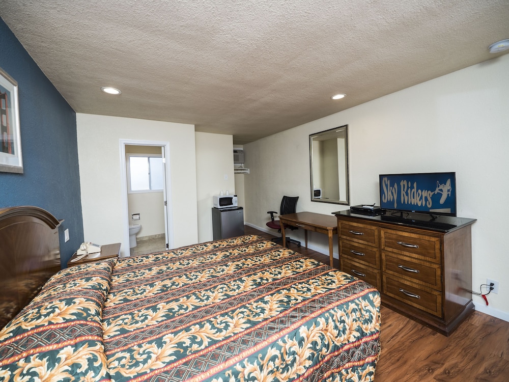 Standard Room, 1 King Bed photo 1