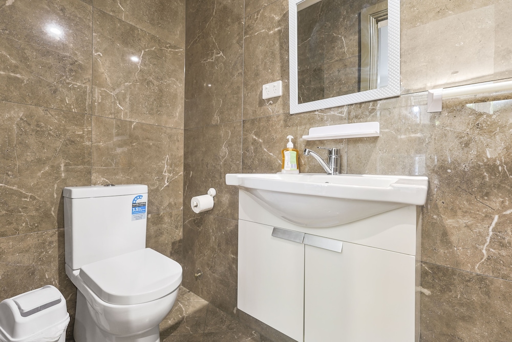 Female Only 6 Beds Share Room-Ensuite Bathroom photo 2