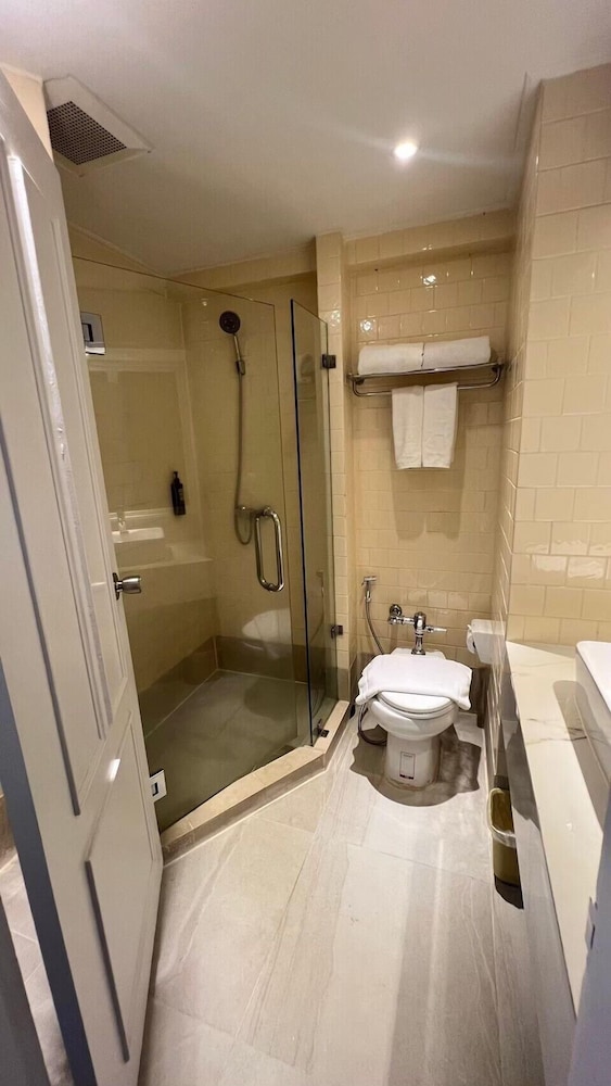 Deluxe Room - Photo 12