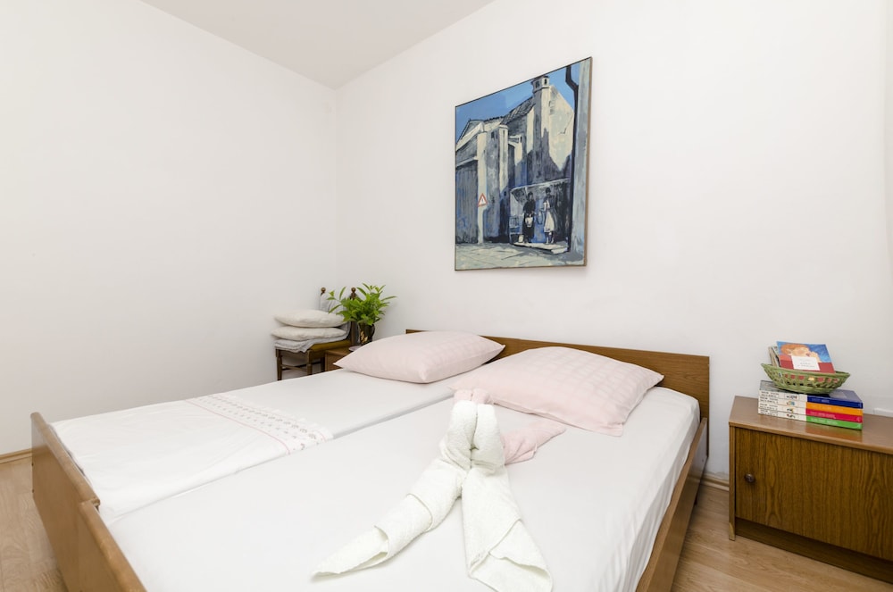 Apartment (A2)