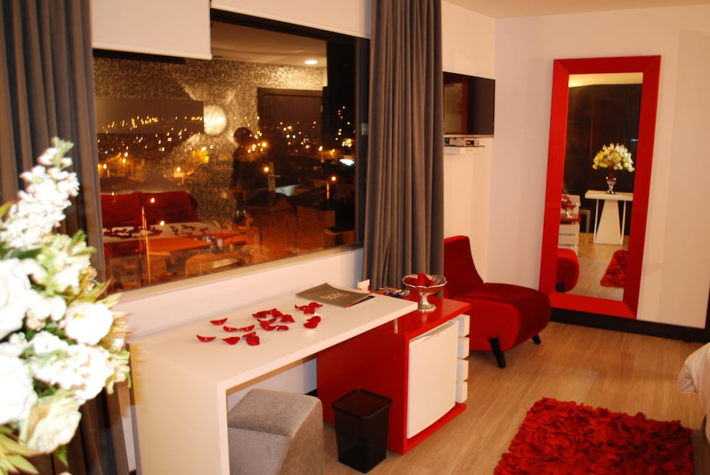 Suite, 1 King Bed, Hot Tub, City View photo 1