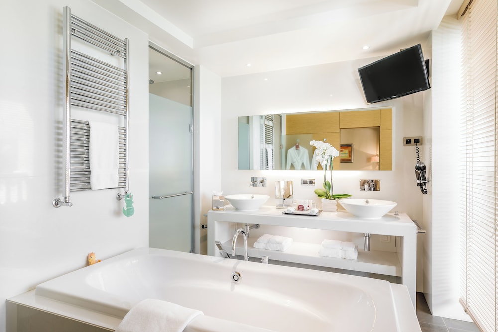 Prestige Corner Room - Sea View