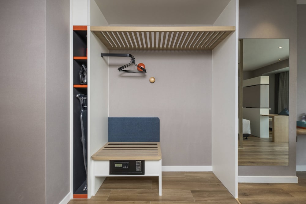 Standard Room, 1 King Bed With Sofa Bed (Extra Floor Space) - Photo 4