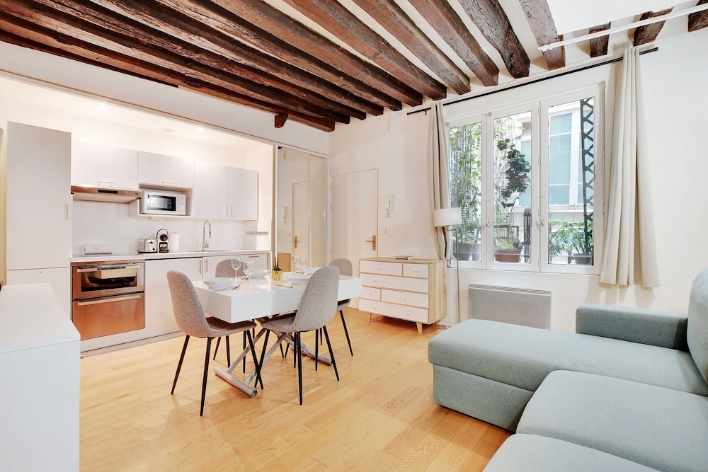 Apartment photo 2