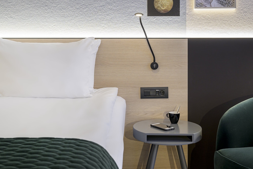Standard Room, 2 Double Beds (Mid Floor) - Photo 12