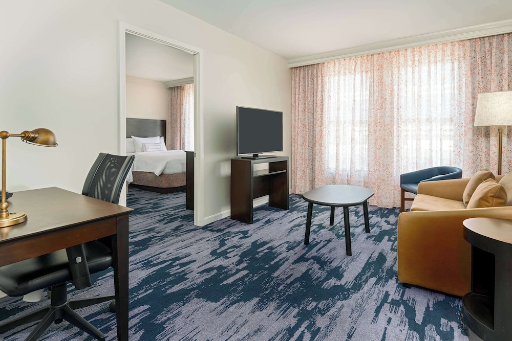 Suite, Multiple Beds, Non Smoking, Corner - Photo 4