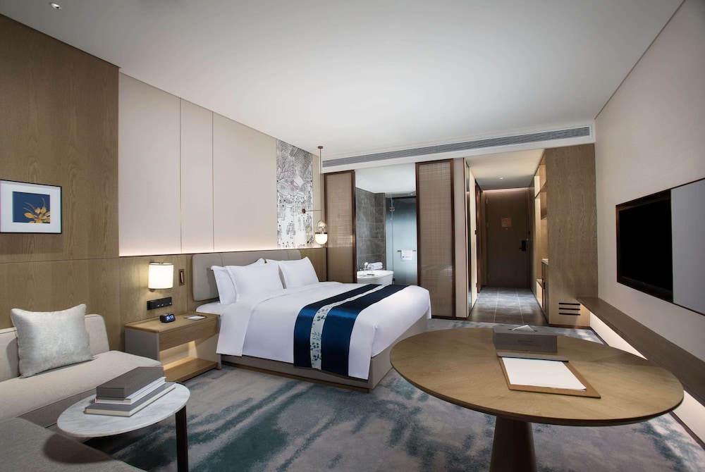 Executive Room, 1 King Bed, Smoking
