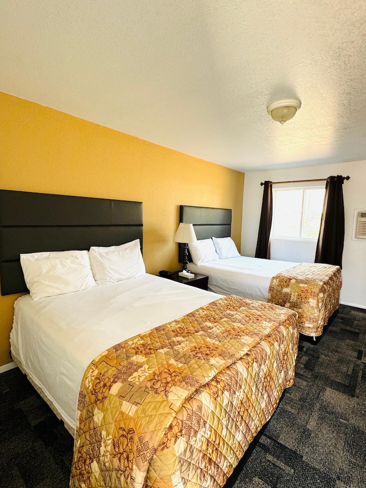 Economy Double Room, 2 Queen Beds, Non Smoking, Refrigerator & Microwave