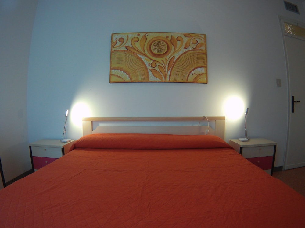 Family Apartment, 3 Bedrooms, Beach View, Beachside photo 2
