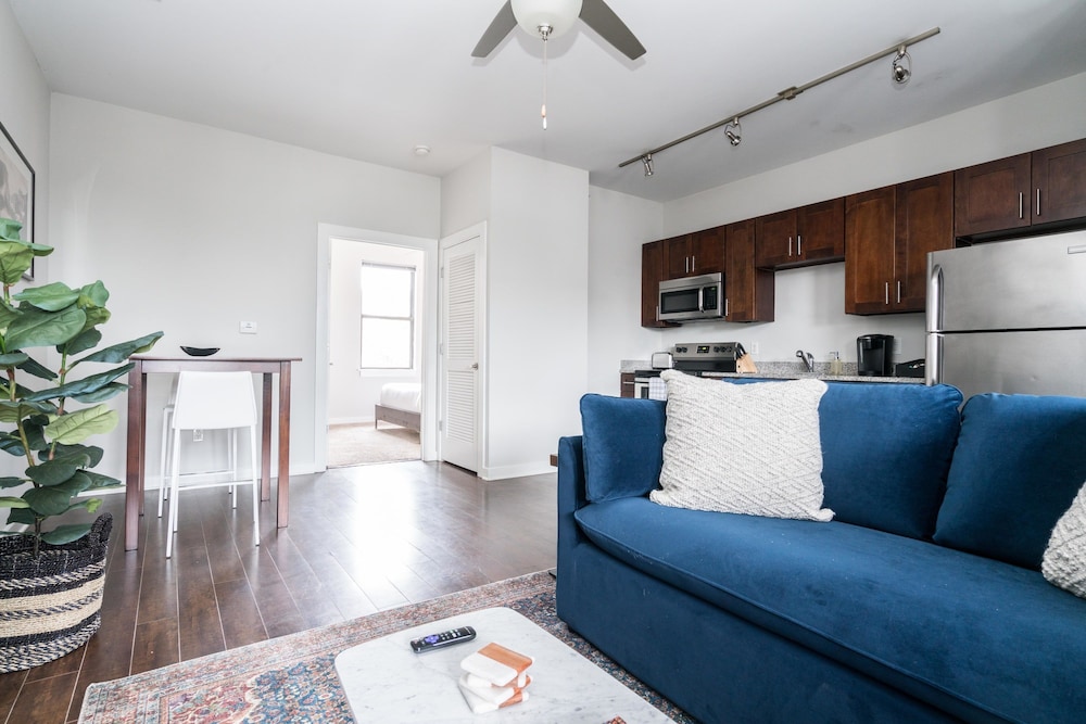 Cozysuites Music Row Chic 1BR w Free Parking 42, Photo 38
