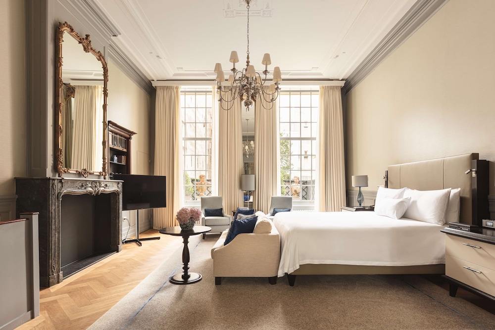 Luxury Suite, 1 King Bed (Van Loon)