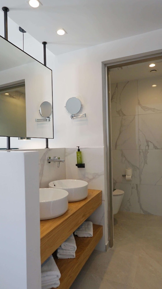 Junior Suite, Hot Tub - Photo 12
