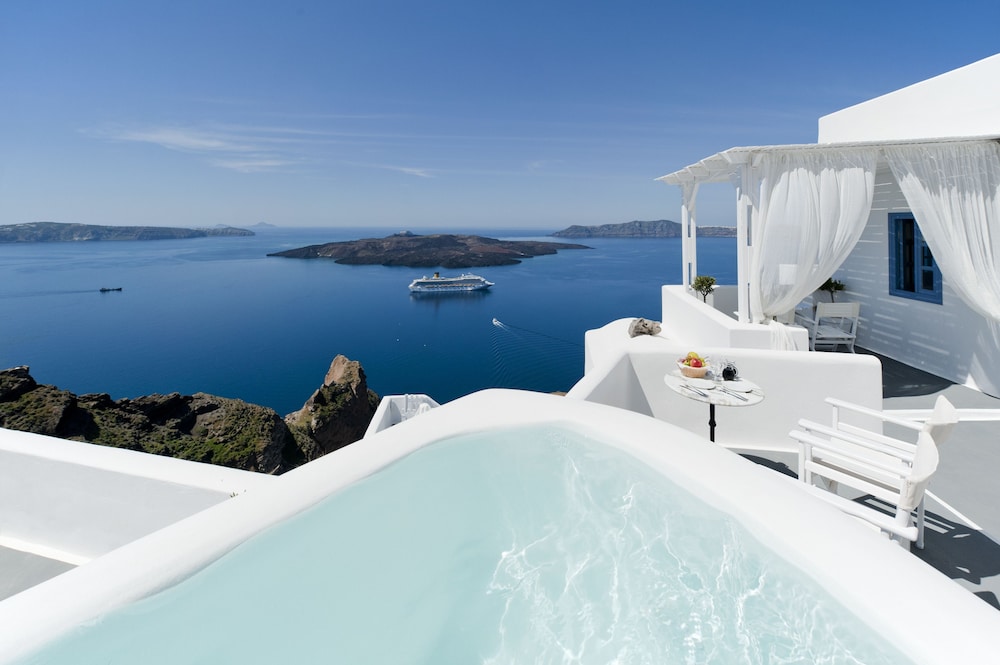 Apartment, 1 Bedroom (Cave, Outdoor Hot Tub) - Photo 10