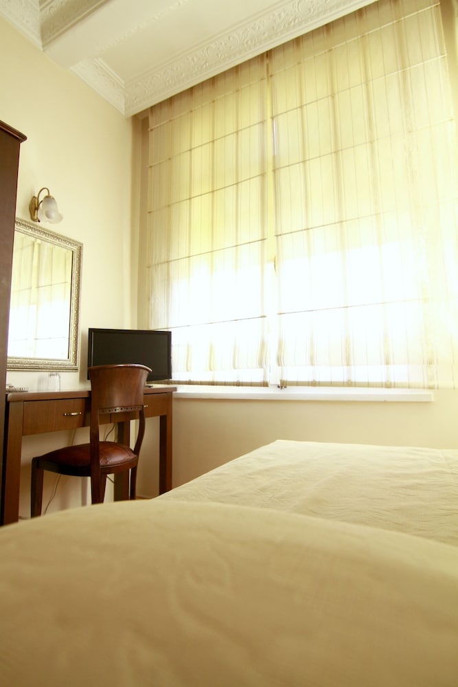 Small Single Room photo 3