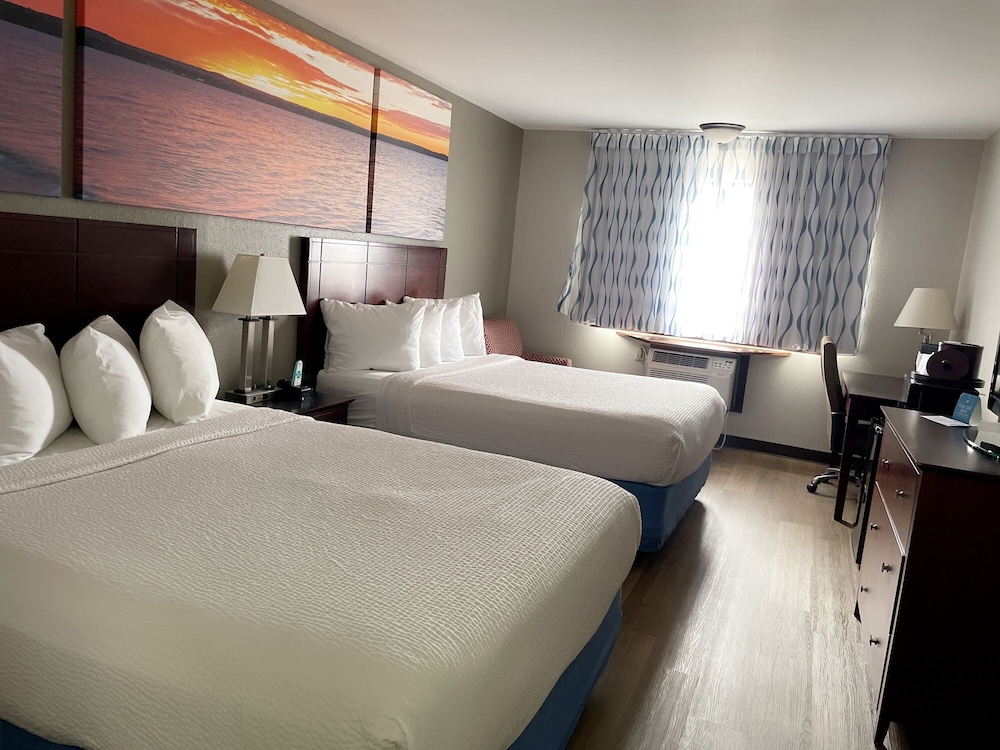 Room, 2 Queen Beds, Accessible, Non Smoking - Photo 6