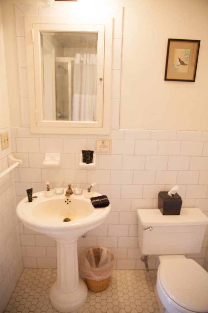 Room Five photo 2