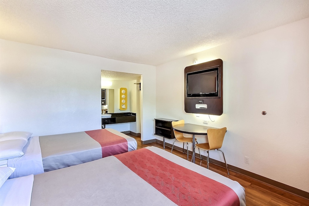 Standard Room, 2 Double Beds, Non Smoking, Refrigerator & Microwave photo 1