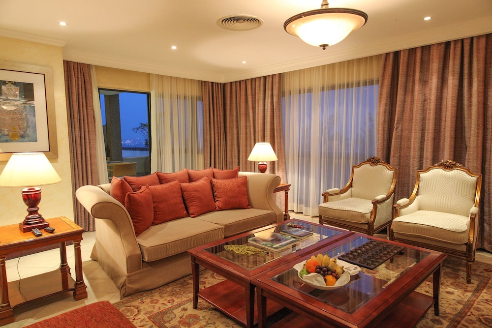Executive Suite - Photo 1