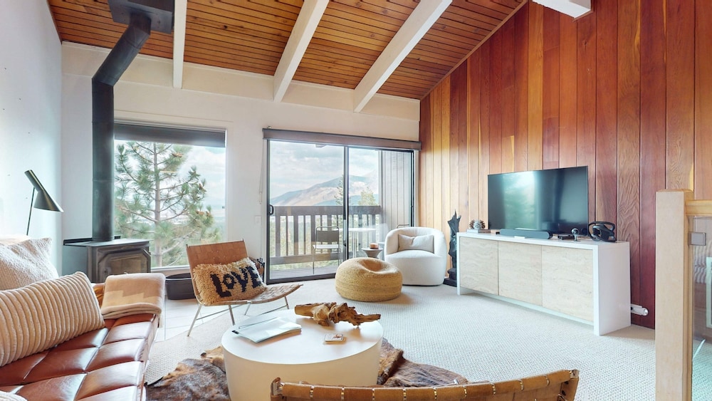 Condo, 2 Bedrooms
