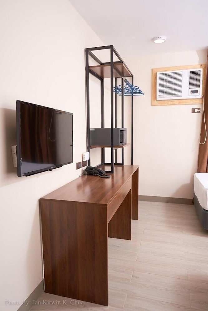 Standard Queen Room photo 2
