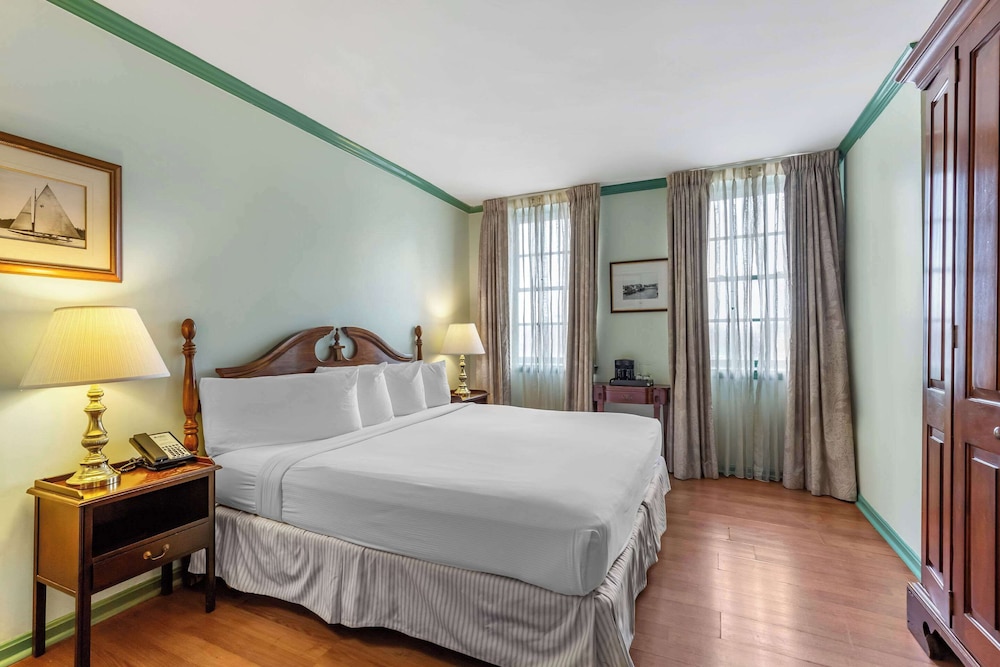 1 King Bed, City View photo 2