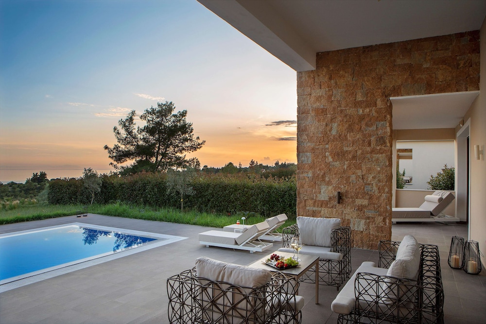 Royal Villa, 2 Bedrooms, Private Pool - Photo 5