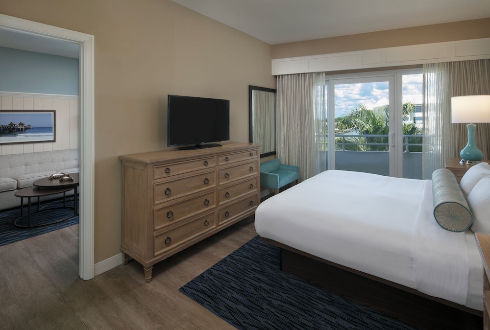 Suite, 1 Bedroom, Tower (King, Standard View) photo 1