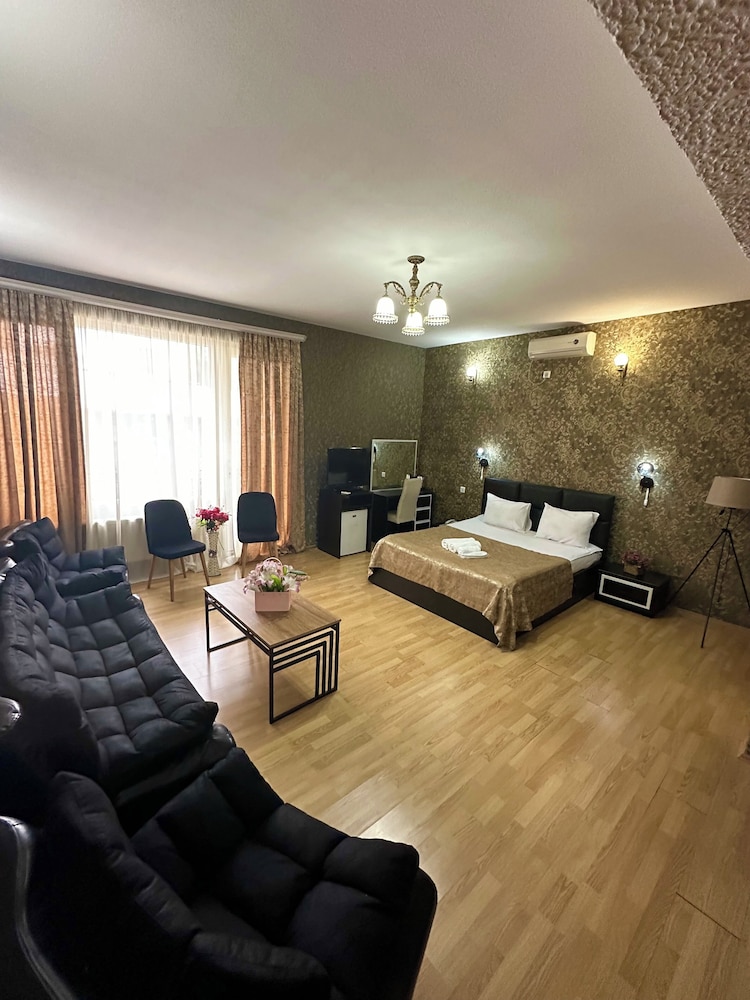 Suite, Balcony