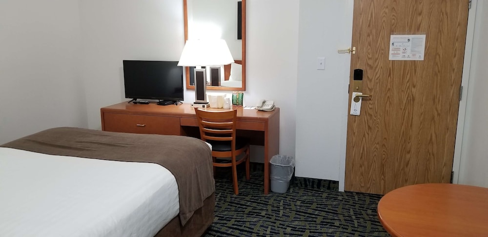 Suite, 2 Queen Beds, Non Smoking, Refrigerator & Microwave (Refrigerator & Microwave) - Photo 1