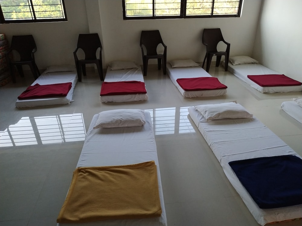 Basic Shared Dormitory, Mixed Dorm (Non AC) photo 1