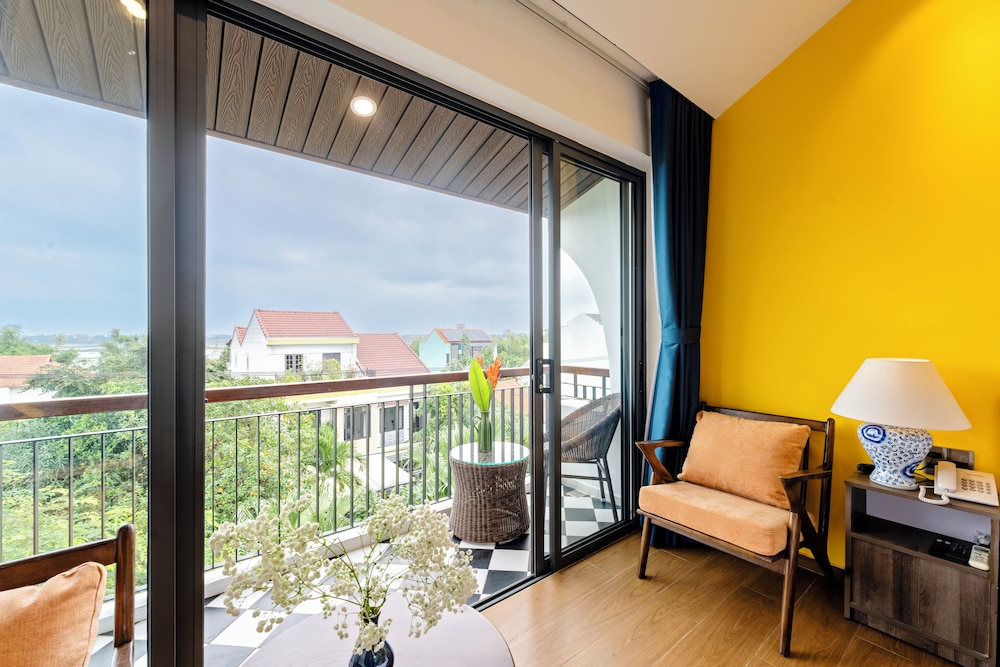 Junior Suite Village View - Photo 6