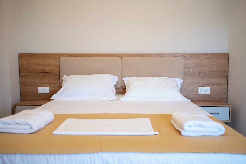 Superior Suite, 1 Bedroom, Hill View