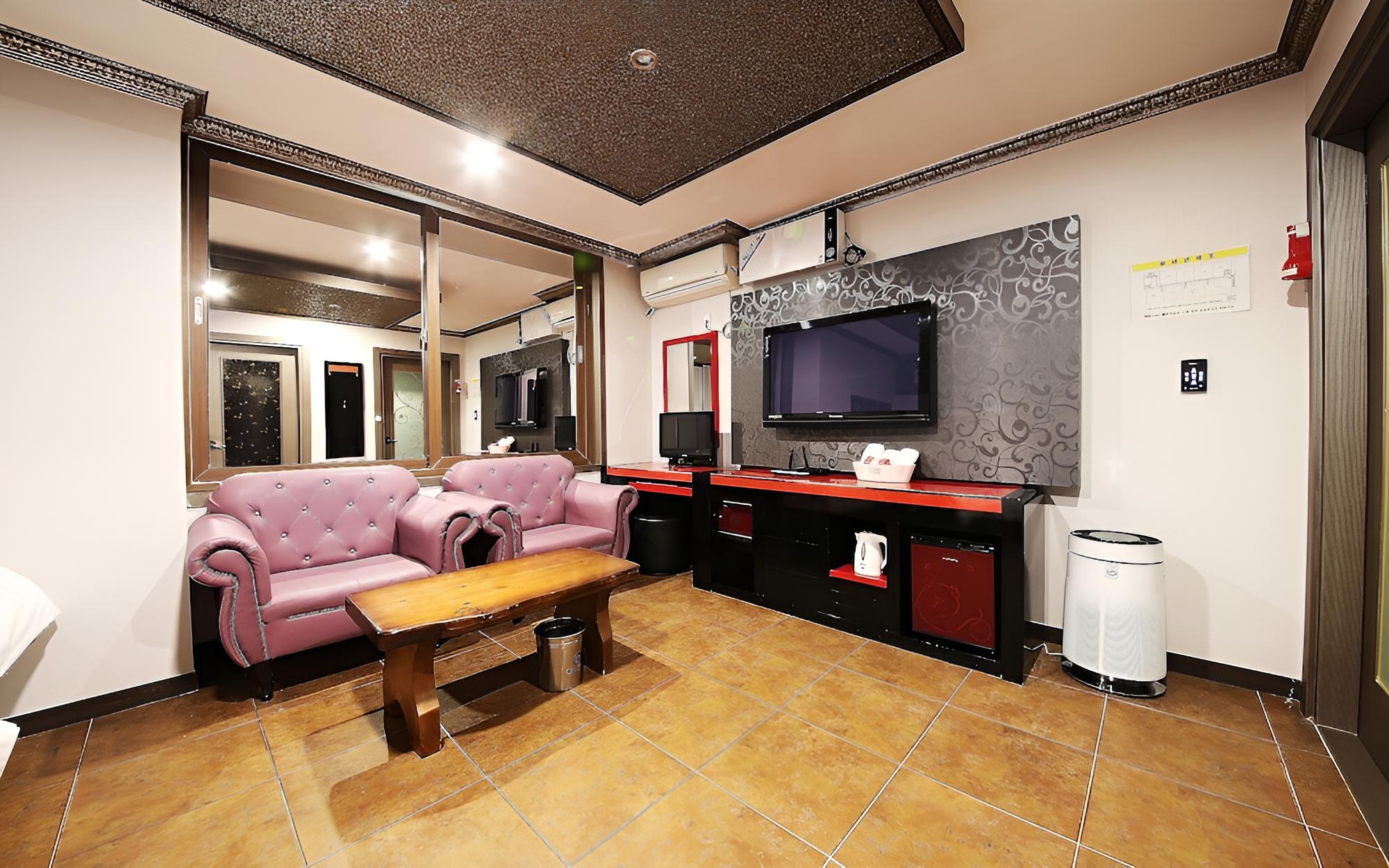 Room (Twin (Netflix viewing air purifier)) - Photo 3
